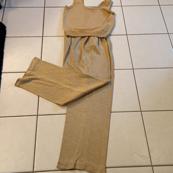 St. John Basic Shell - Picture 7 of 7